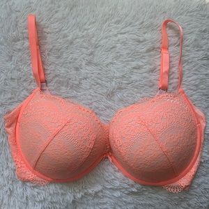 NWOT Victoria’s Secret 34DD plunge push-up